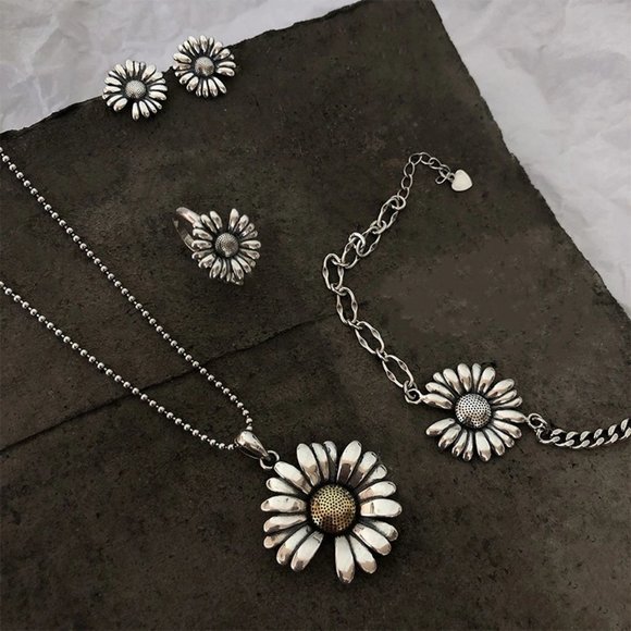 NEW 925 Sterling Silver Retro Daisy Necklace - Picture 6 of 8